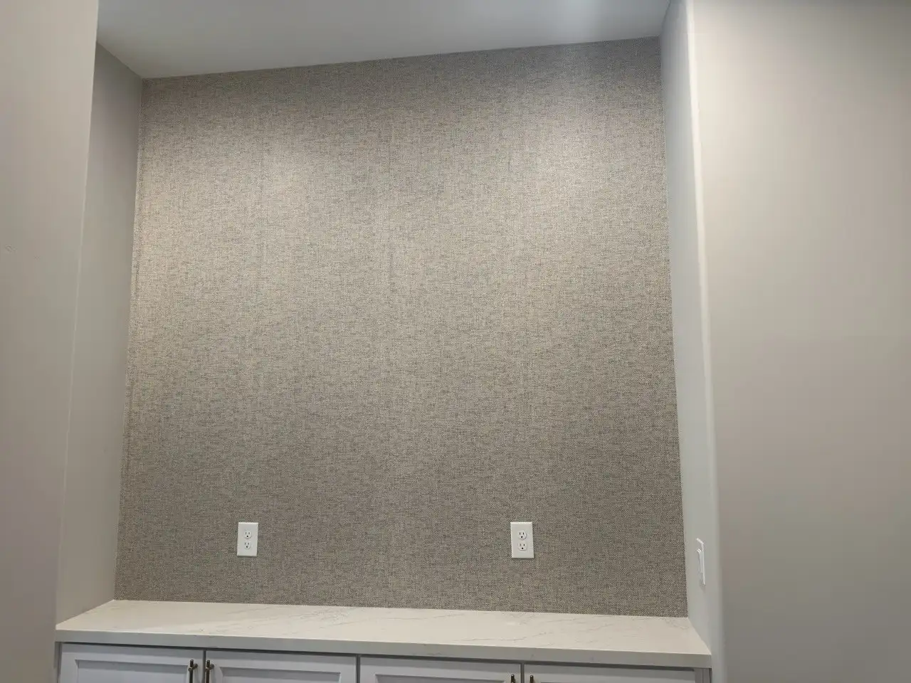 Handy Wallpaper Installation