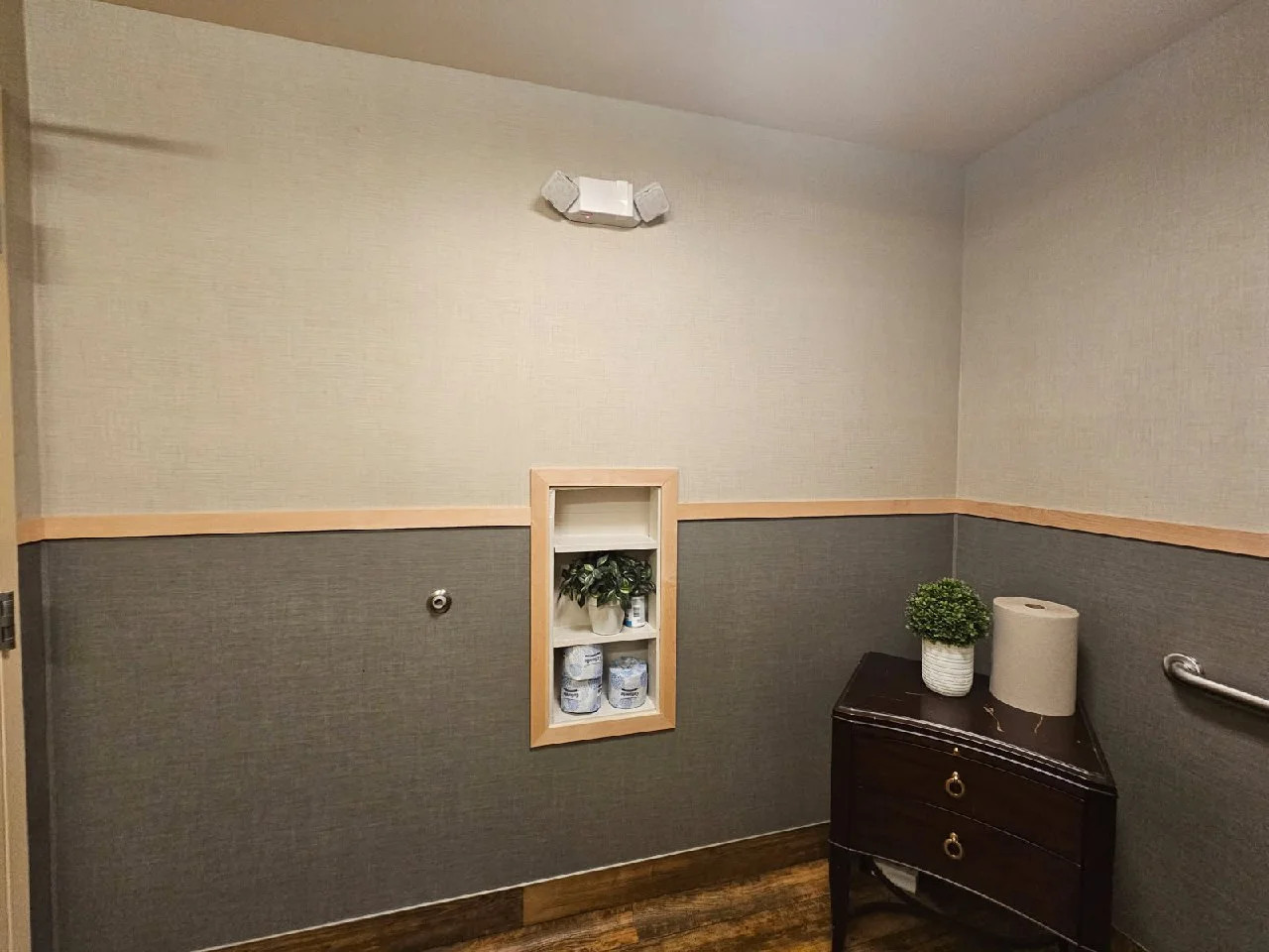 Handy Wallpaper Installation St. Cloud